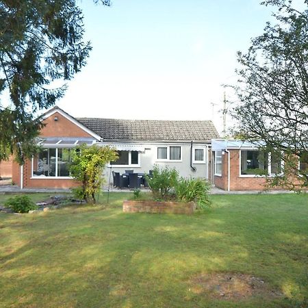 Little Hare Lodge - Spacious 2 Bedroom Attached Bungalow 우드홀스파 외부 사진