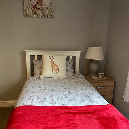 Little Hare Lodge - Spacious 2 Bedroom Attached Bungalow 우드홀스파 외부 사진