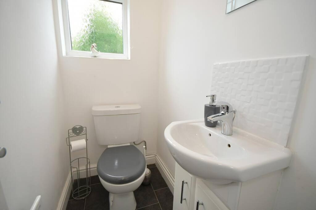 Little Hare Lodge - Spacious 2 Bedroom Attached Bungalow 우드홀스파 외부 사진