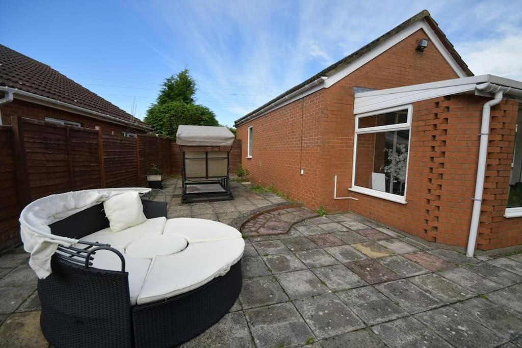 Little Hare Lodge - Spacious 2 Bedroom Attached Bungalow 우드홀스파 외부 사진