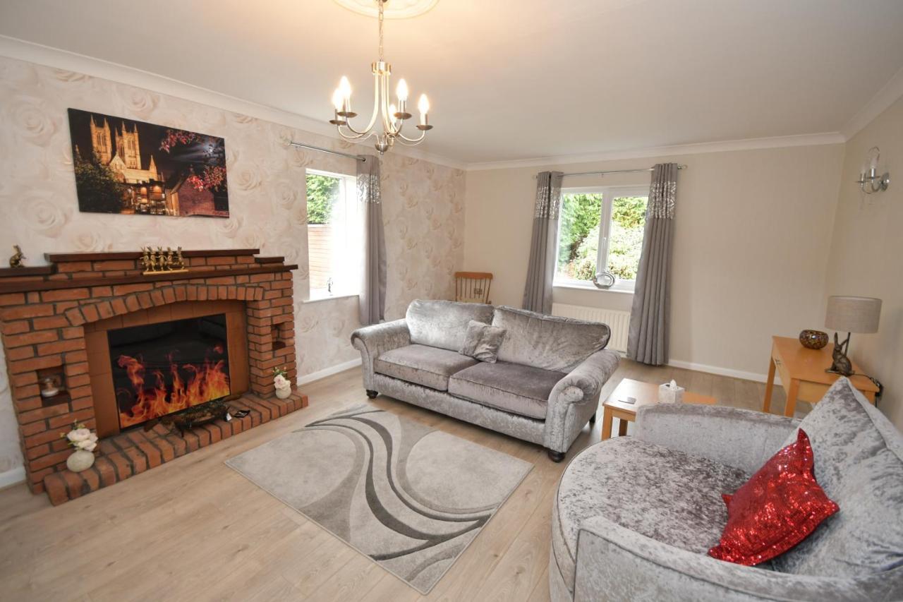 Little Hare Lodge - Spacious 2 Bedroom Attached Bungalow 우드홀스파 외부 사진