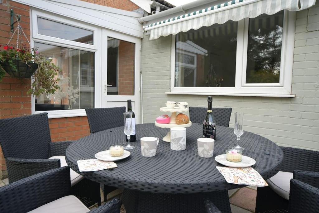 Little Hare Lodge - Spacious 2 Bedroom Attached Bungalow 우드홀스파 외부 사진