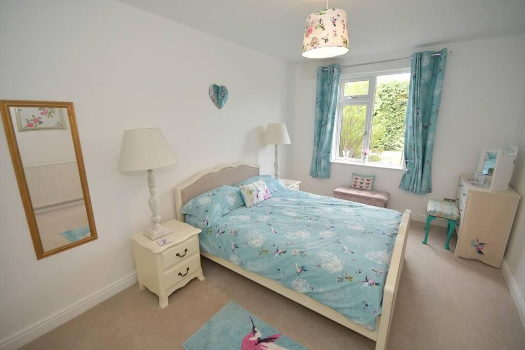 Little Hare Lodge - Spacious 2 Bedroom Attached Bungalow 우드홀스파 외부 사진
