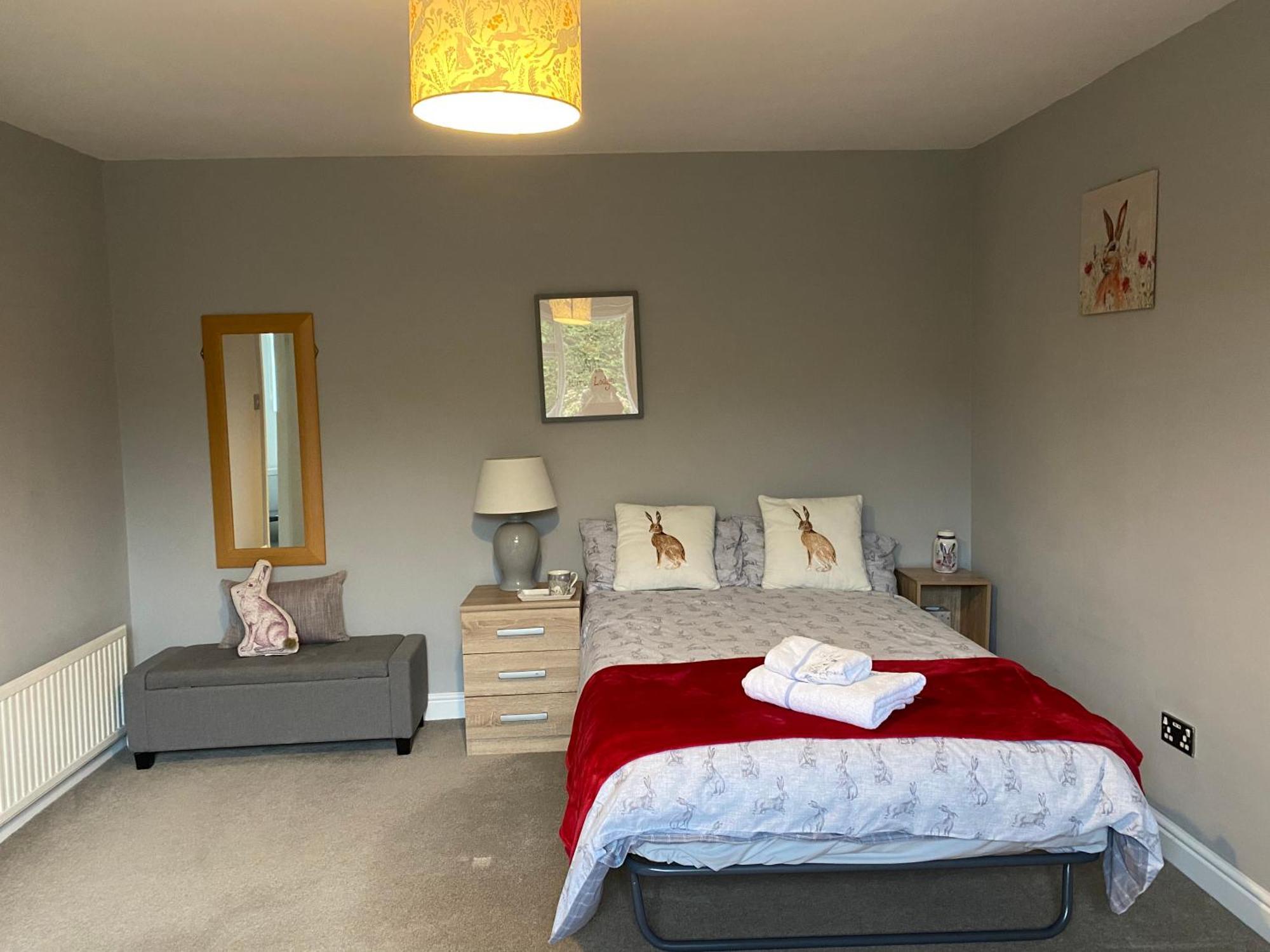 Little Hare Lodge - Spacious 2 Bedroom Attached Bungalow 우드홀스파 외부 사진